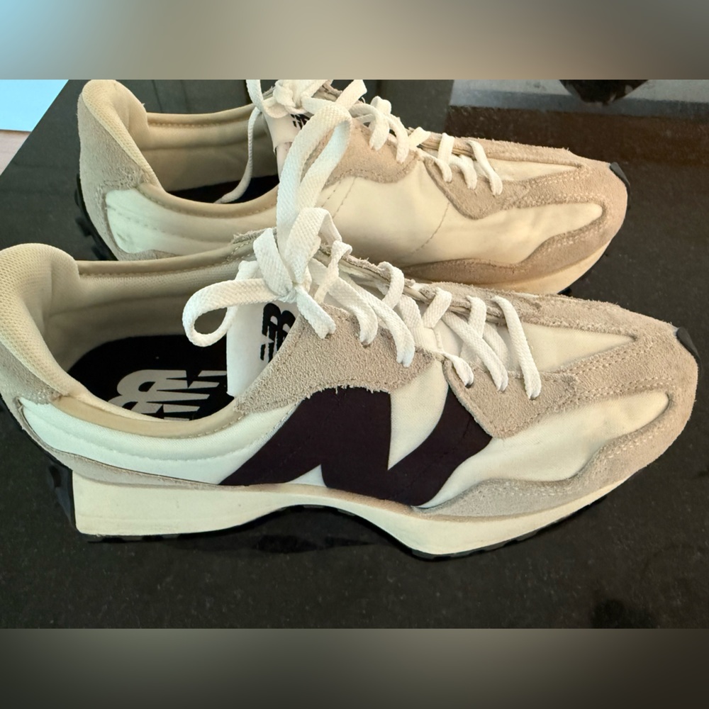 New Balance 327 Sneakers
